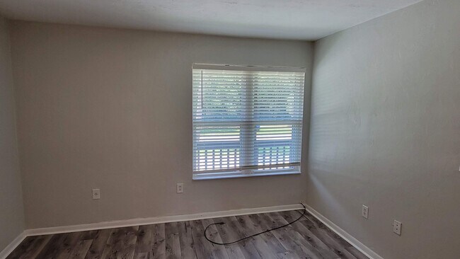 Building Photo - 3 beds 3 bath condo on the golf course