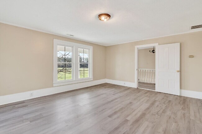 Building Photo - 409 Meadow Rd