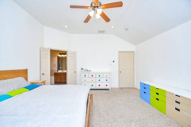 Building Photo - 16814 Ranger Ridge Dr