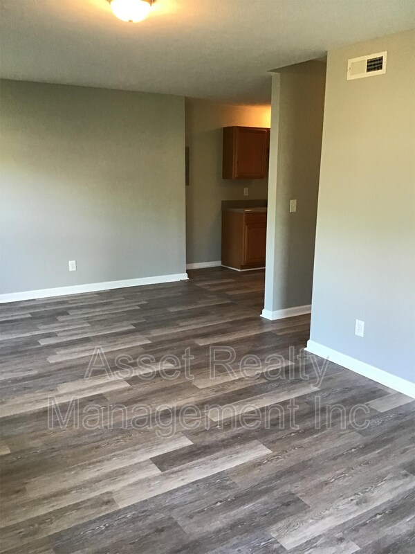 Building Photo - 2817 Colt Dr NE