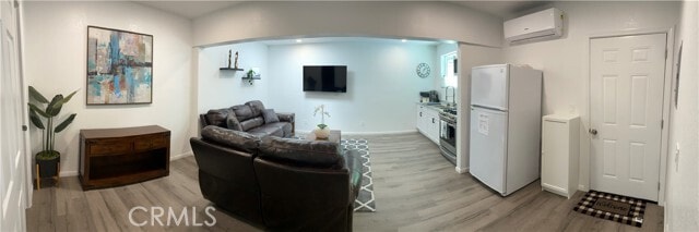 Building Photo - 723 N Quince Ave