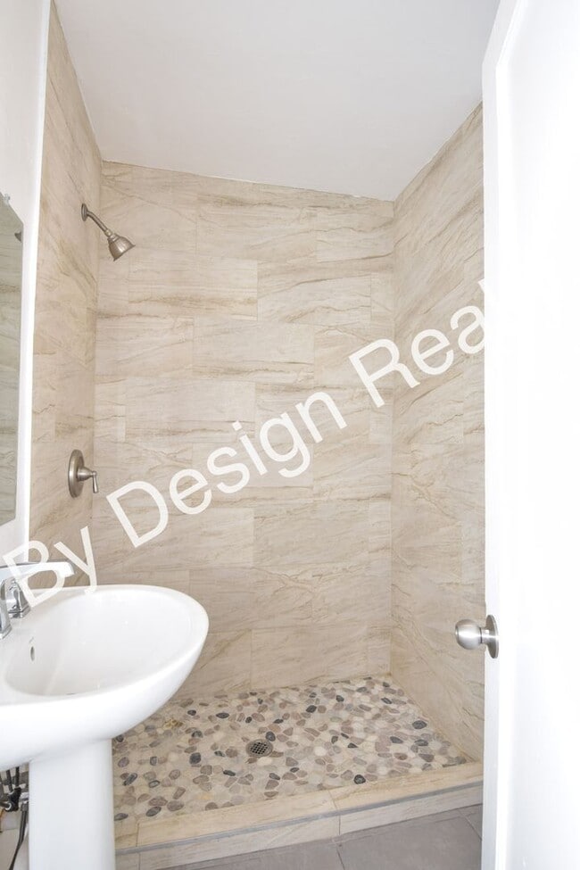 Building Photo - Modern Duplex with Huge Fenced Yard Near Downtown Tucson