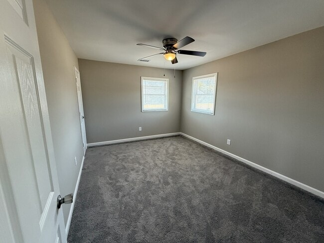 Building Photo - 40 Charlotte Pl