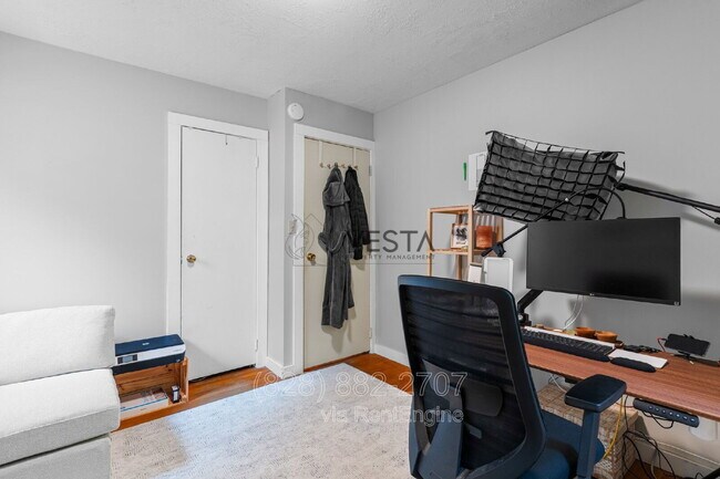 Building Photo - 68 Greeley St