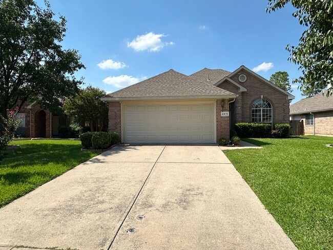 Building Photo - 3 Bedroom and 2 Bath Home with 2 Car Garage