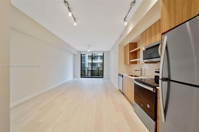 Building Photo - 555 NE 8th St