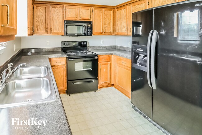 Building Photo - 243 Davis Dr