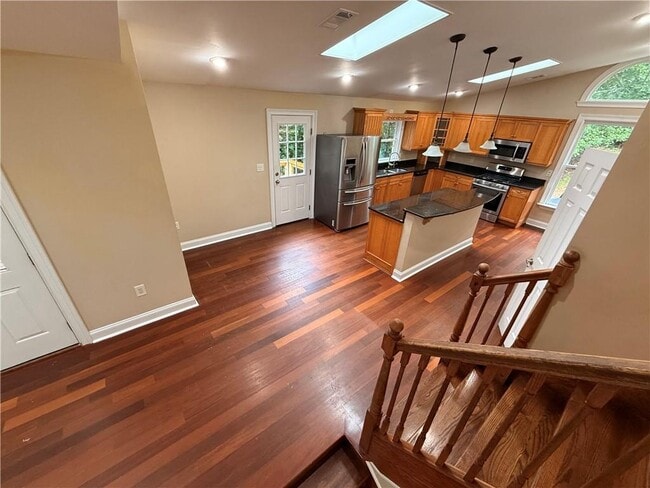 Building Photo - 1505 Hillcrest Dr