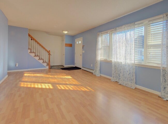 Building Photo - 43 Kingsbury Ln