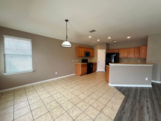 Building Photo - 3 Bed/ 2 Bath Home Available in Villages of Berry Creek!