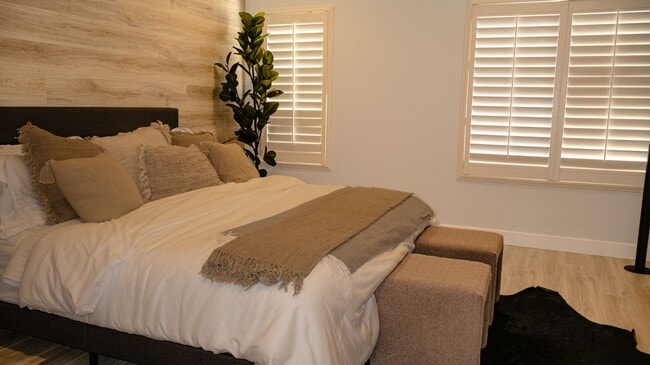 Building Photo - Gorgeous 3 bedrooms 2.5 baths townhome in ...