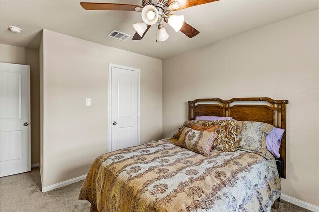 Building Photo - 16020 Fountainview Dr