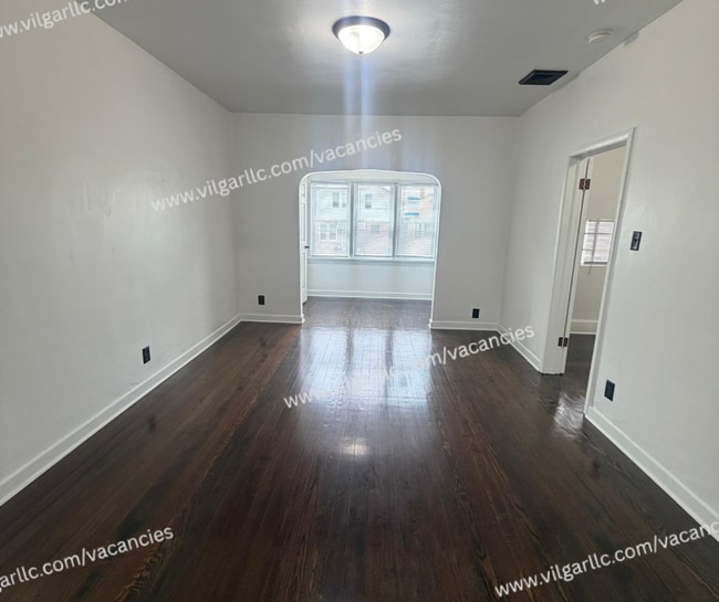 Building Photo - 1323 121st St