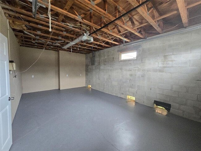 Building Photo - 7423 Southwind Dr