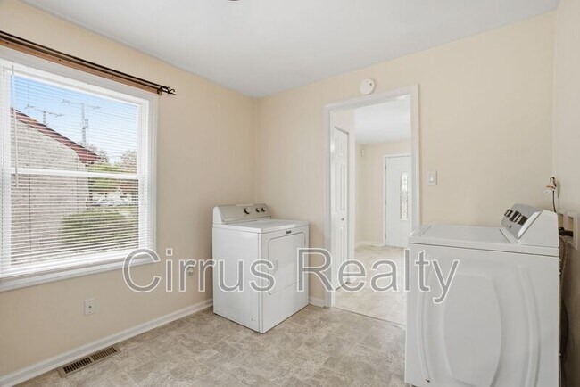 Building Photo - 3 Shelby St