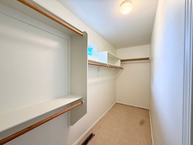 Building Photo - 9490 E Catalina Dr