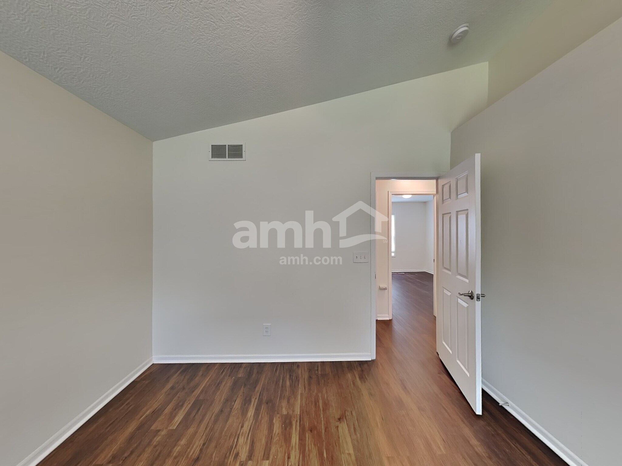 Building Photo - 1566 Pheasant Run Dr