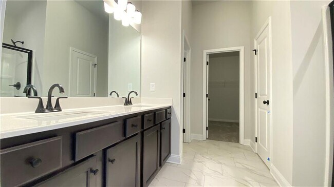 Building Photo - 4591 Silver Oak Dr SW
