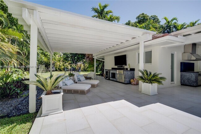 Building Photo - 11905 SW 67th Ave