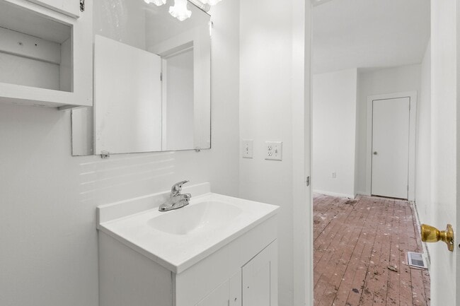 Building Photo - 5422 S 23rd St