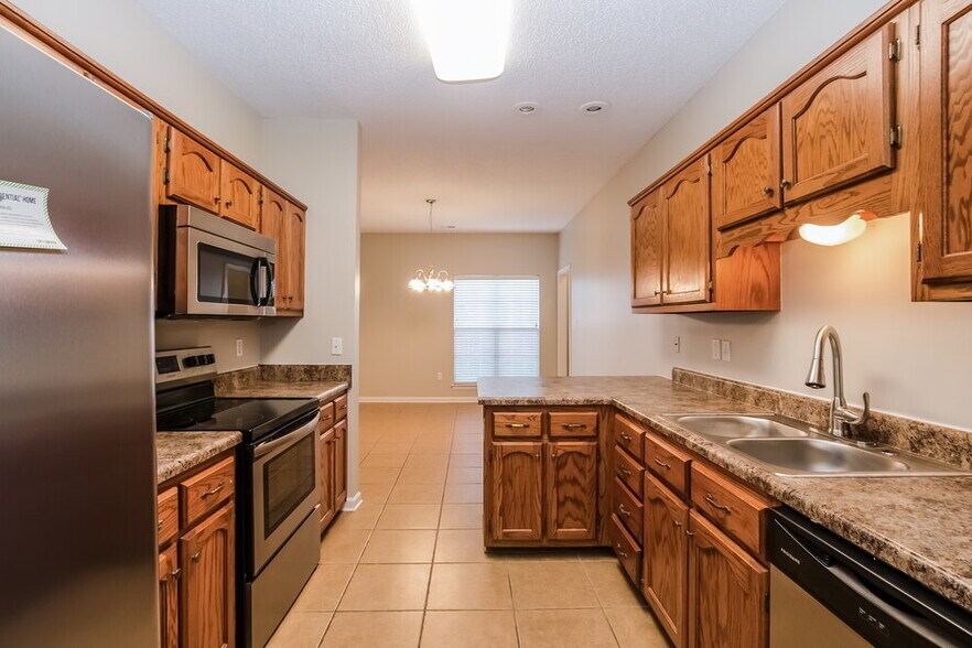 Building Photo - 1146 Warwick Pl
