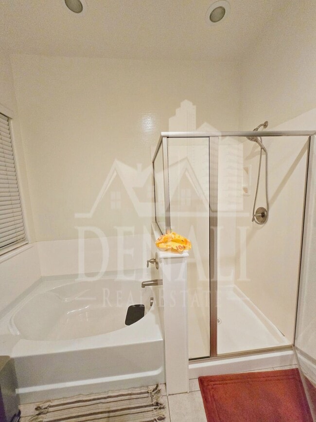 Building Photo - 273 E Lantana Dr