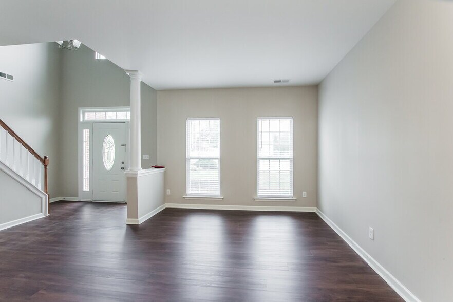 Building Photo - 3435 Fairfax Woods Dr