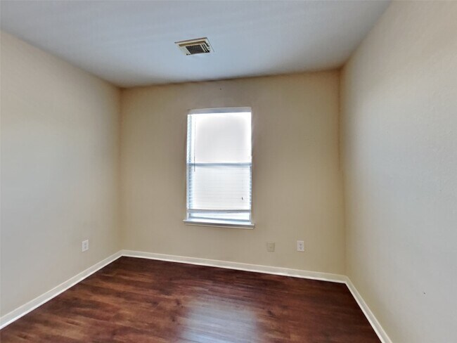 Building Photo - 8310 Wainwright Way