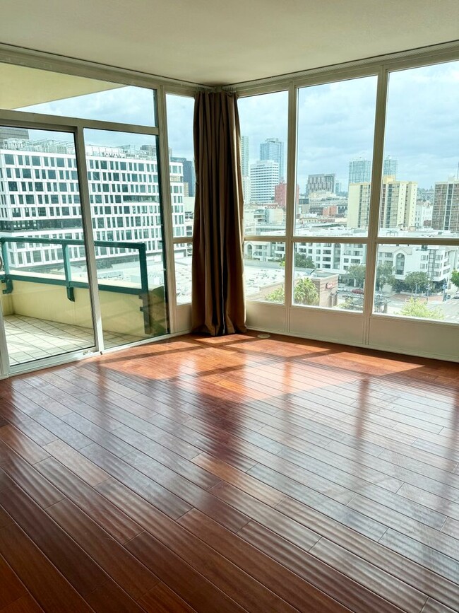 Building Photo - Pet Friendly Two Bedroom in High-Rise