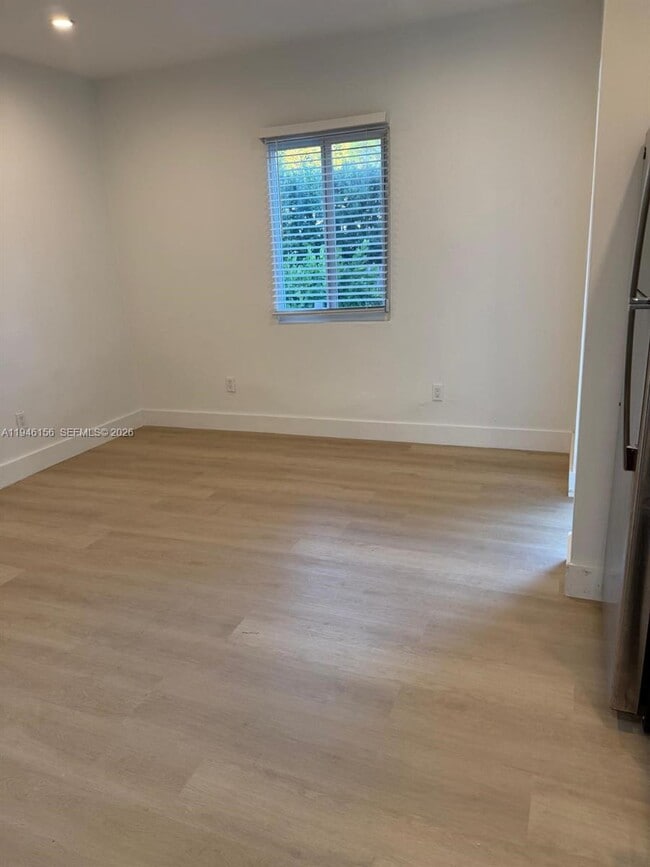 Building Photo - 21 NE 48th St