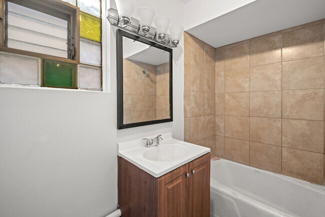 Building Photo - 10214 S La Salle St