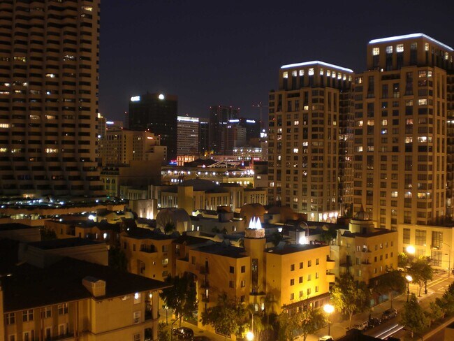 Building Photo - 500 W Harbor Dr