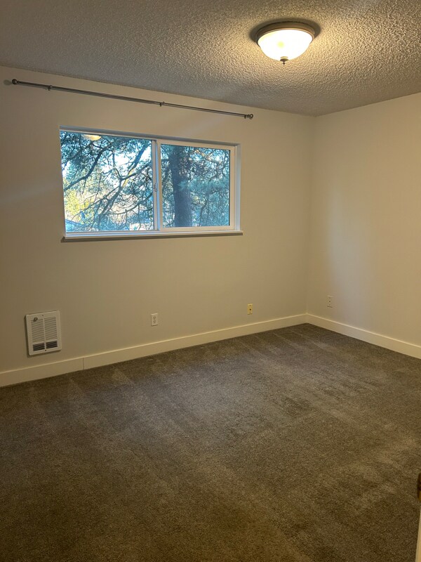 Building Photo - 740-750 W Powell Blvd