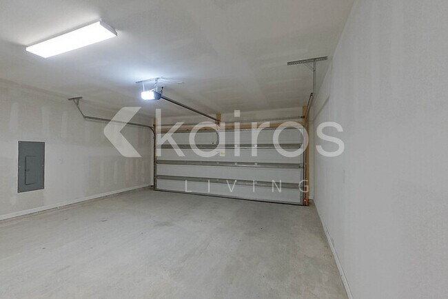 Building Photo - 417 Mango Dr