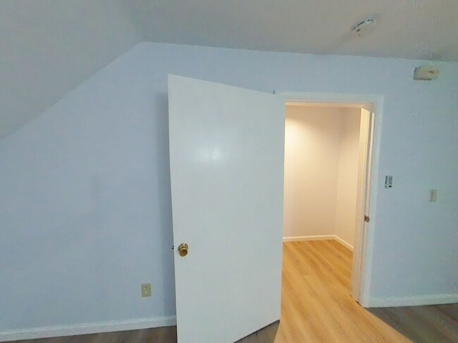 Building Photo - 3 Bedrooms, 2.5 Bathrooms Townhouse in Wil...