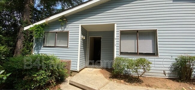 Building Photo - 918 Lakewood Ln