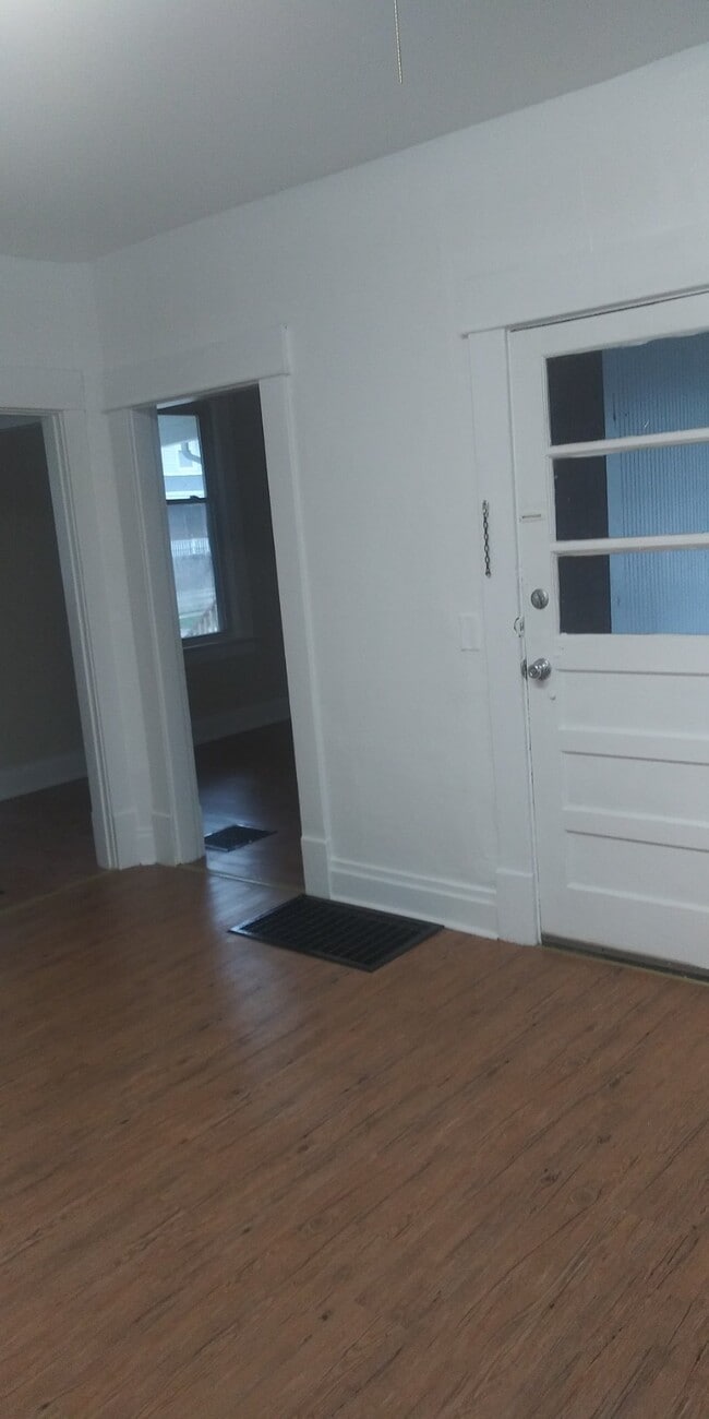 Building Photo - 465 S Harris Ave