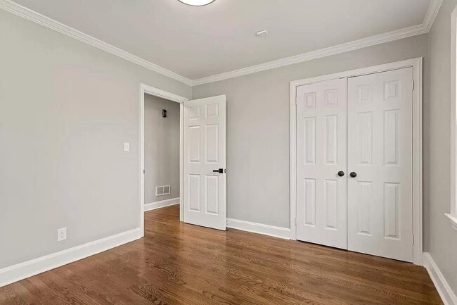 Building Photo - 305 Hillside Dr