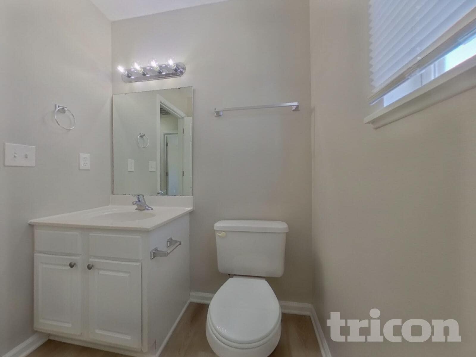 Building Photo - 490 Fox Trot Dr