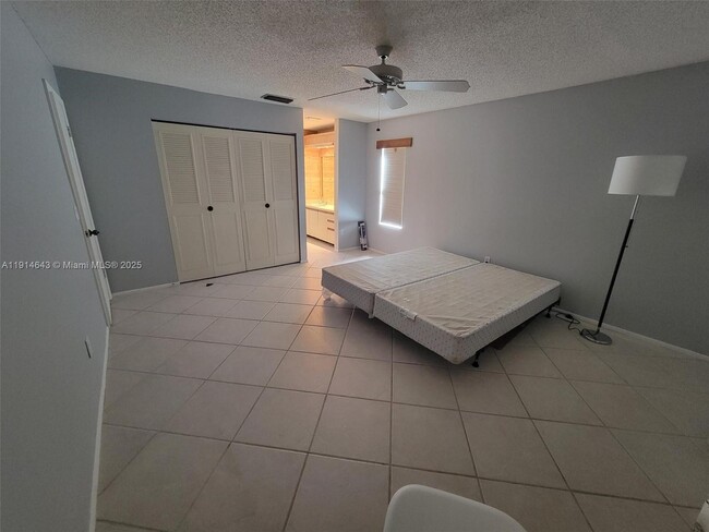 Building Photo - 469 Long Bow Ct