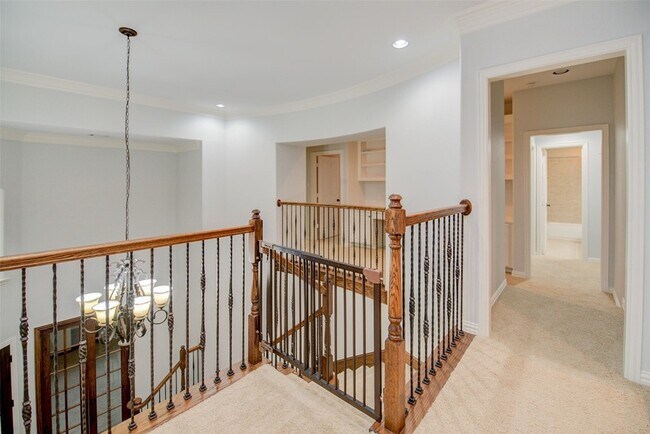 Building Photo - 158 N Almondell Way