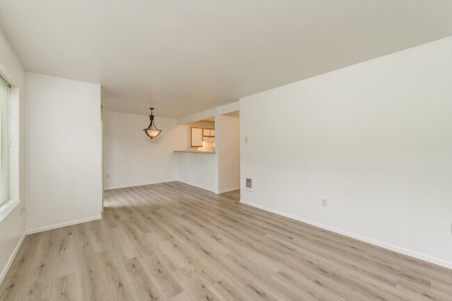 Building Photo - Tualatin condo for rent