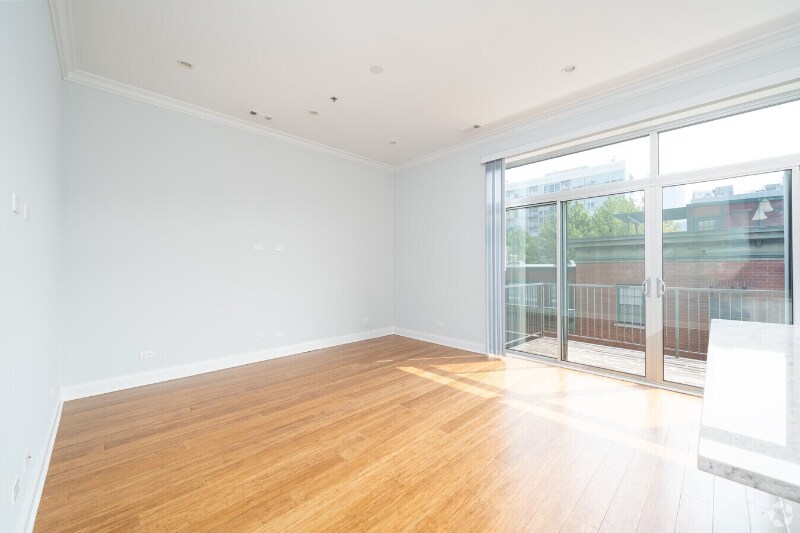 Building Photo - 1046 W Monroe St