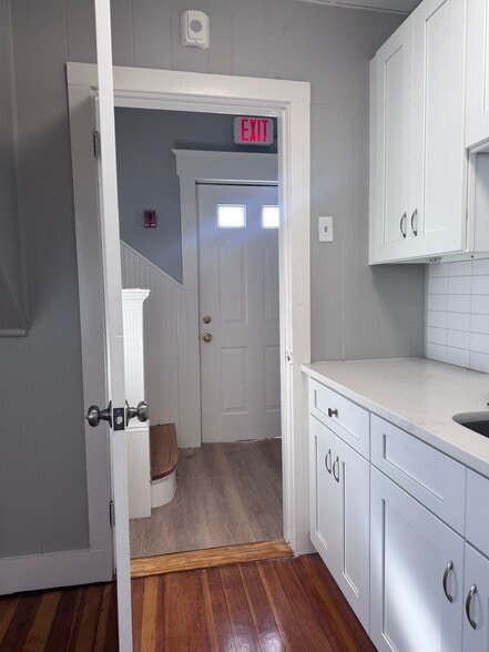 Building Photo - 36 Endicott St