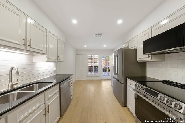 Building Photo - 7815 Broadway St