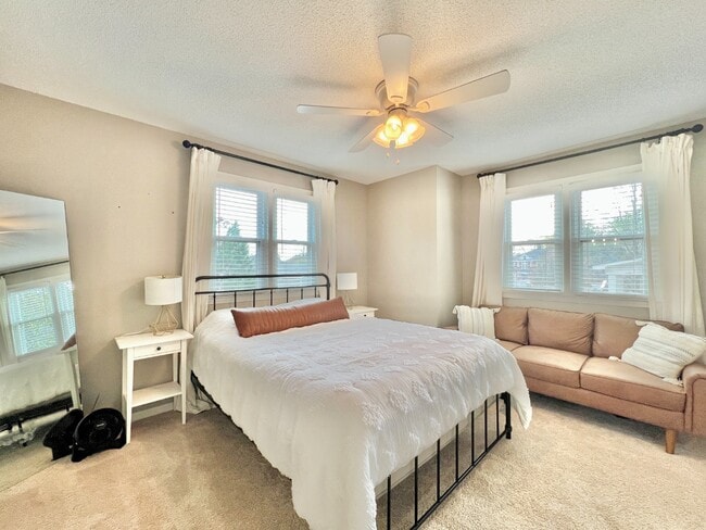 Building Photo - Condo with Convenient Location!