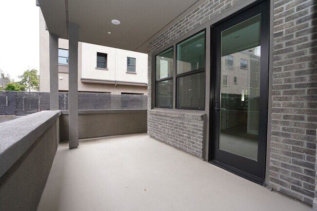 Building Photo - New Construction End Unit Luxury Townhome in Central Sunnyvale Location!