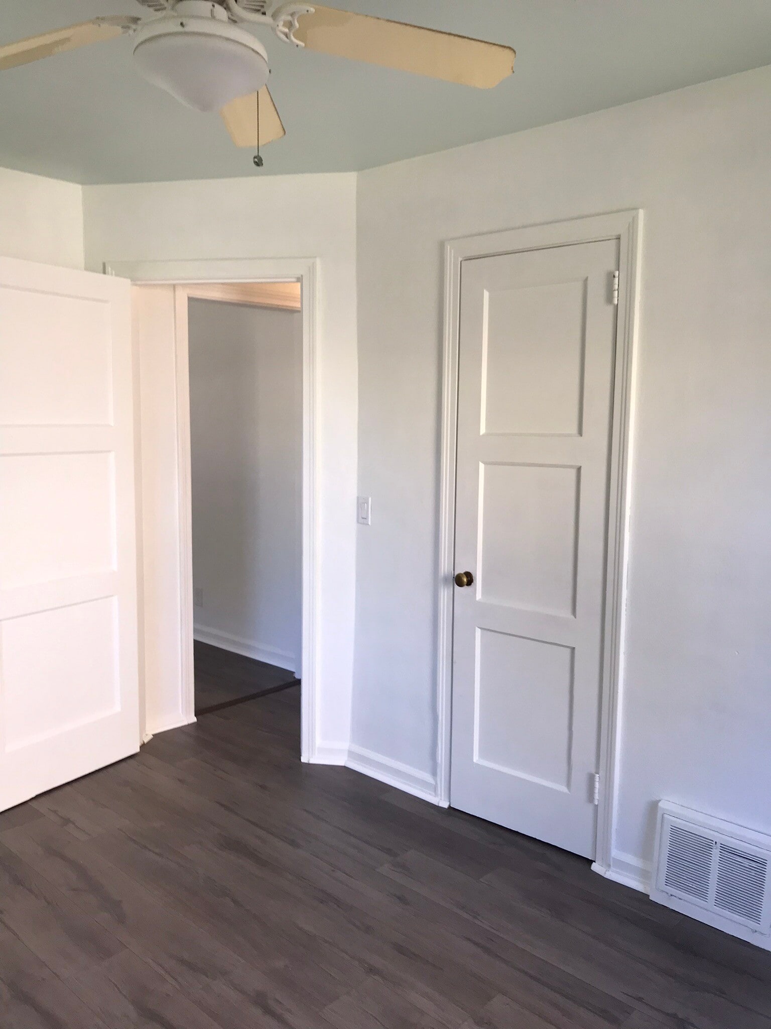 Building Photo - 866 Warwick Dr