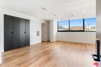 Building Photo - 3688 Overland Ave