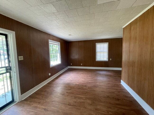 Building Photo - Charming 2BR Home Near the University of Memphis!